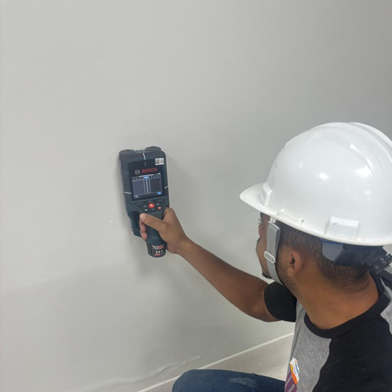 Equipe de engenharia em obra no RJ